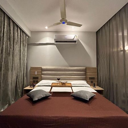 Supernova Luxuary Studio Apartment New Delhi Bagian luar foto