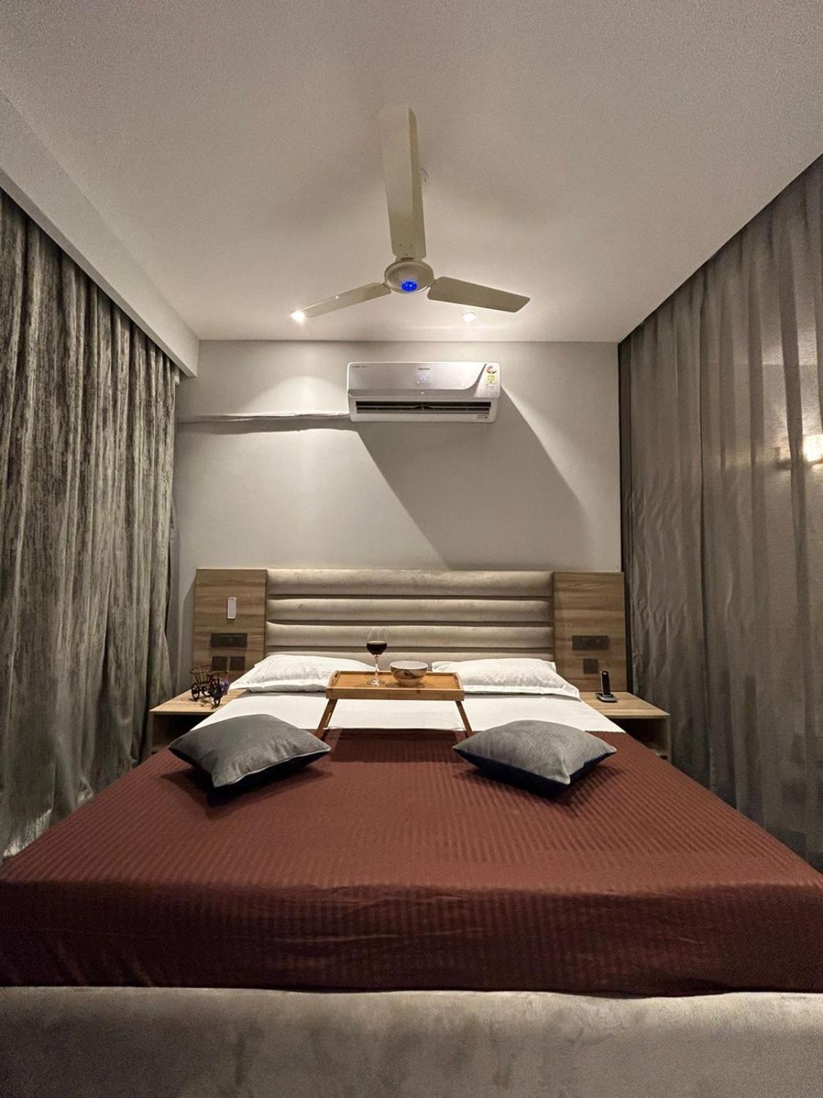 Supernova Luxuary Studio Apartment New Delhi Bagian luar foto