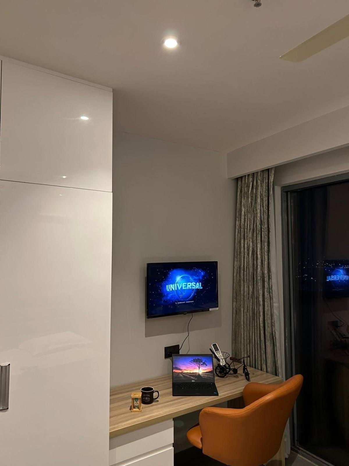 Supernova Luxuary Studio Apartment New Delhi Bagian luar foto